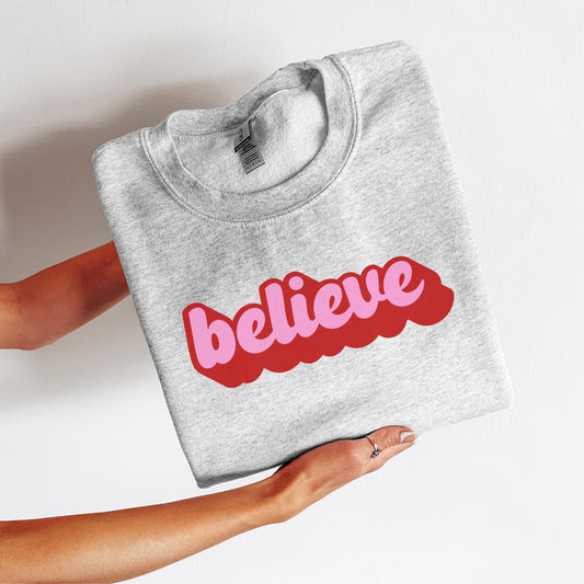 Christmas sweatshirt with retro "believe" print